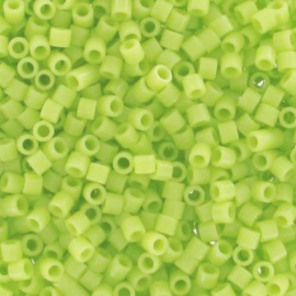 DBS0733 Miyuki Delica 15/0 Opaque Chartreuse, per 2 of 5 gram, vanaf
