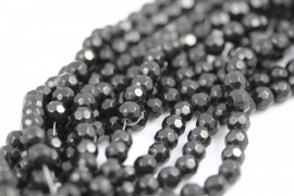 Glaskraal faceted zwart 8mm rond per streng ongeveer 70 stuks