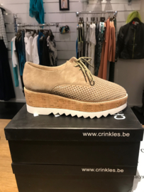 Crinkles geperforeerd sneakers suede beige