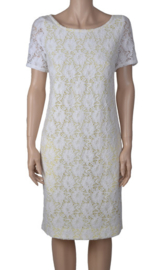 Kathleen Madden witte-gele kanten jurk