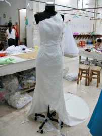 Het maken van de bruidsjurk