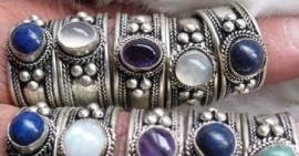 Tibetaans zilveren ring met steentje