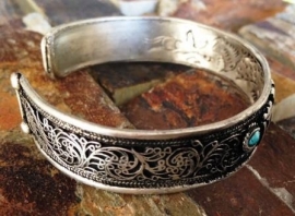 Armband van Tibetaans zilver met mantra en draakmotief