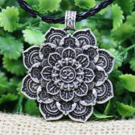 Lotus Mandala ketting met Aum symbool