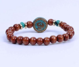 Armband uit Nepal met Mantra en houten kralen