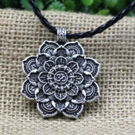 Lotus Mandala ketting met Aum symbool