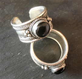 Tibetaans zilveren ring met Onyx