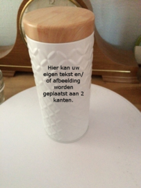 Mokken en blikken met eigen opdruk