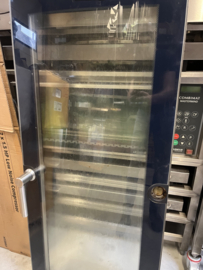 Leventi oven deur
