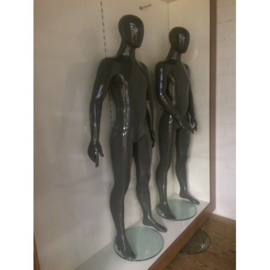 Herenfiguur gebruikt donkergrijs T+T010-10