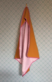 Wikkeldoek Okergeel met roze