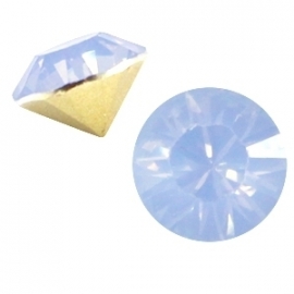 SS29 - PUNTSTEEN  "LIGHT SAPPHIRE BLUE OPAL" / 6,2MM