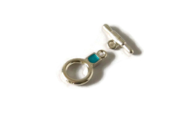 TB.83 - KAPITTELSLOTJE ZILVER MET TURQUOISE BLAUW / 21 X 12MM