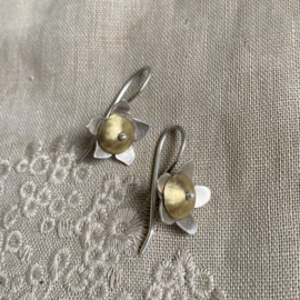 Aya oorbellen - zilver en messing