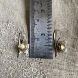 Aya oorbellen - zilver en messing