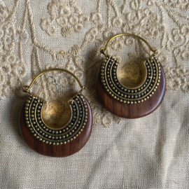 Houten oorbellen met messing