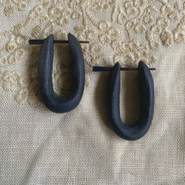 Houten oorbellen, zwart