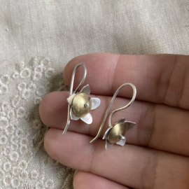 Aya oorbellen - zilver en messing