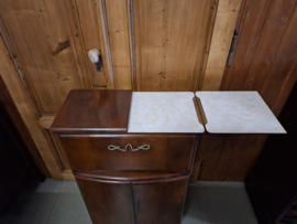Art-deco huisbar of minibar omstreeks 1920 notenhout h-107,5 uitklapbaar nr K20244