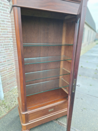 Antieke mahonie glaskast of vitrine met glazen verstelbare planken h-213cm 1890-1900 nr K202431