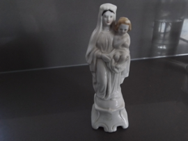 Mariabeeld met kindje Jezus.