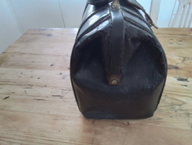 Tasje donkerbruin leder zogenaamd dokterstasje.Tasje donkerbruin leder