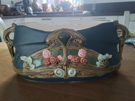 Art nouveau  langwerpige bloemenbak of bloempot.