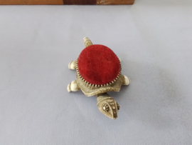 Speldenkussen schildpad met beweegbare kop ann0 1950.