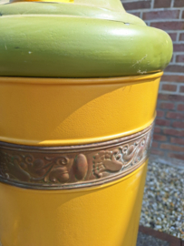 Oude winkeldispenser metaal met schep en klep 1910-1930 voor bv koffie nr KK202411