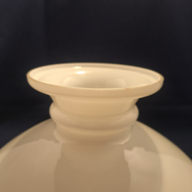 Originele olielamp kap opaal glans wit uitlopende bovenrand dia-30cm