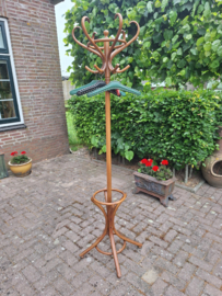 Oude Thonet kapstok gestoomd beuken kersen kleur incl. Kleerhangers nr KAP20251