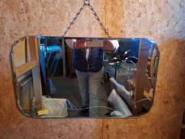 S68 Facet geslepen spiegel met achterin een palmboom en pyramides geslepen