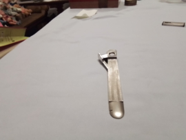 Vintage sigarenknipper quilloche of streepjespatroon.