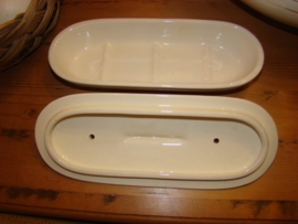 Lampetstel met kammenbak  en zeepbakje.