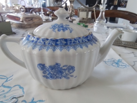 Oud en antiek theepotje blauwwit China Blue.