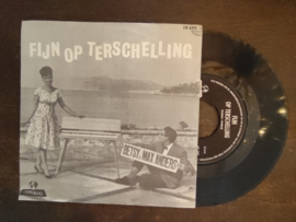 Max & Betsy Anders met Fijn op Terschelling 1966 Single nr S20269447