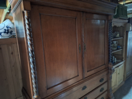 Antiek eiken Hollands kabinet met hekjes omstreeks 1800 nr 10125