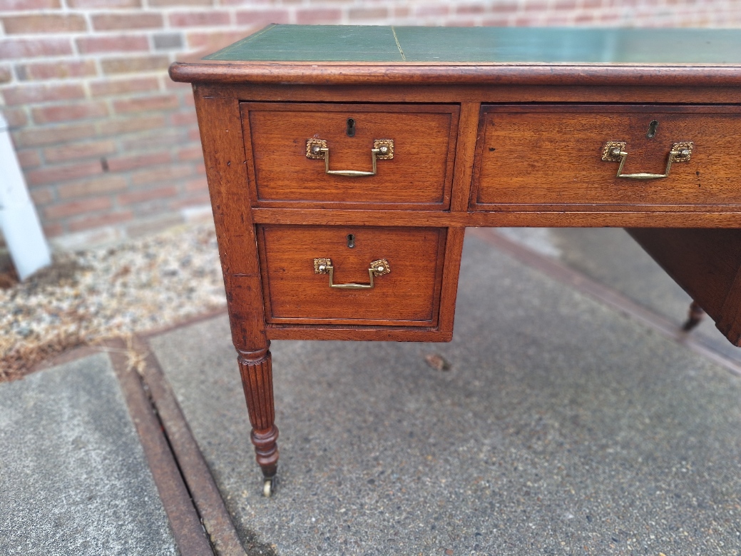 Antiek Engels mahonie dames of kinder bureau met origineel leer in het blad nr B202522