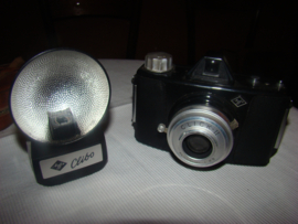 Vintage fotocamera Agfa Click II met clibo flitser