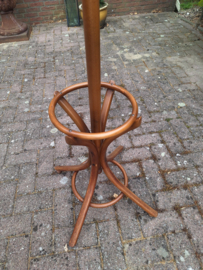Oude Thonet kapstok gestoomd beuken kersen kleur incl. Kleerhangers nr KAP20251