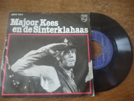 Paul van Vliet met Majoor Kees en de sinterklahaas 1976 Single nr S20221696