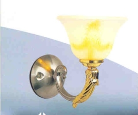 Antiek messing wandlamp met glazen kap nr:20382/1