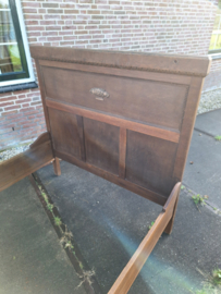 Antiek eiken 2 persoonsbed twijfelaar kraaldelen en houtsnijwerk 1920-1930 nr B20246