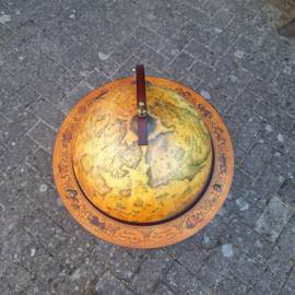 Globe bar verrijdbaar en bol klapt open omstreeks 90's nr K202697