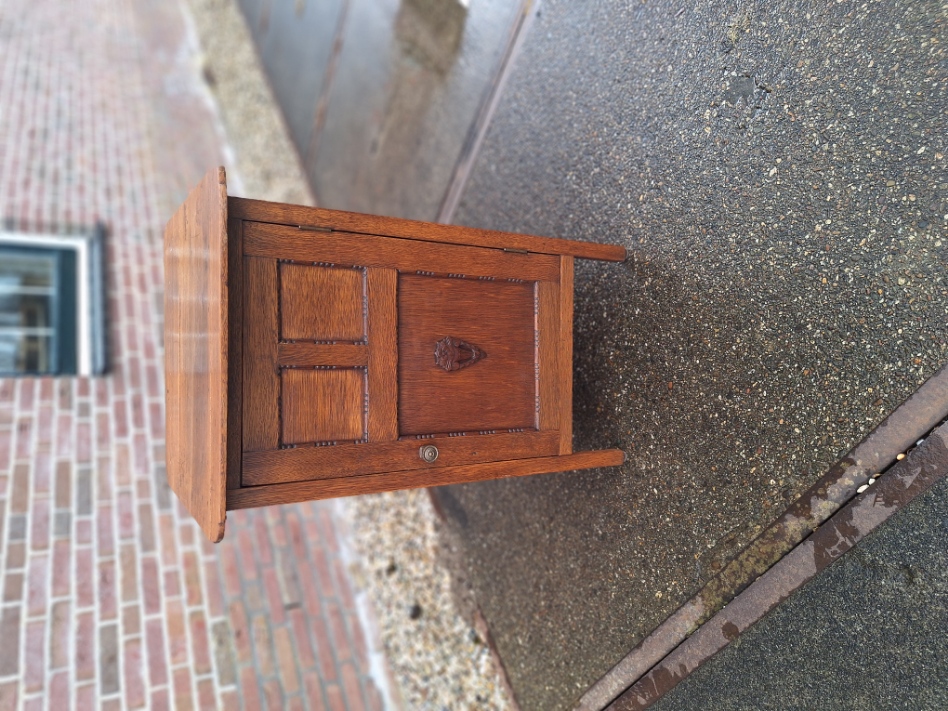 Oud hollands eiken telefoon kastje of nachtkastje omstreeks 1930 nr N202511
