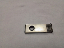 Sigarenknipper quilloche of streeppatroon.