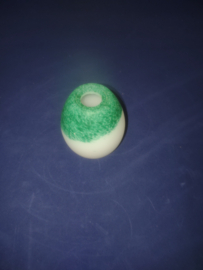 Mondgeblazen handgekleurd bolvormig kapje mat opaal/groen G9 nr G902