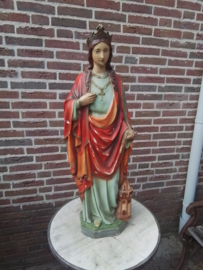 Groot heiligenbeelden van de heilige Barbara.Polychroom