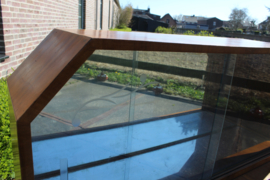 Art-Deco minibar kabinet noten fineer met geslepen schuifdeurtjes nr 11304