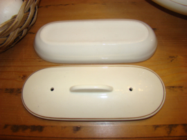 Lampetstel met kammenbak  en zeepbakje.